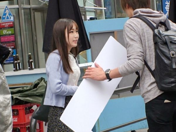 【ピュア美少女の初々しいエロ】『恥ずかしい…でも気持ちいい…』写真映えに夢中な素人娘をナンパ！慣れないフェラで必死にご奉仕♡ キツキツおまんこに大人チ○ポを挿入！ウブな反応がたまらない初体験セックス！