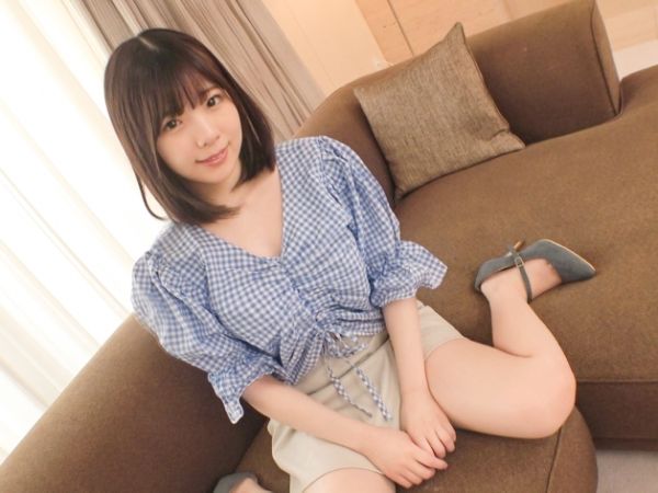 【18歳Gカップ女子学生の初体験】『気持ち良すぎる…』隠れ巨乳のウブっ娘が高速ピストンでデカ乳激揺れ！初々しい反応とたわわな美乳がたまらない♪素人娘の初ハメ撮りSEX！