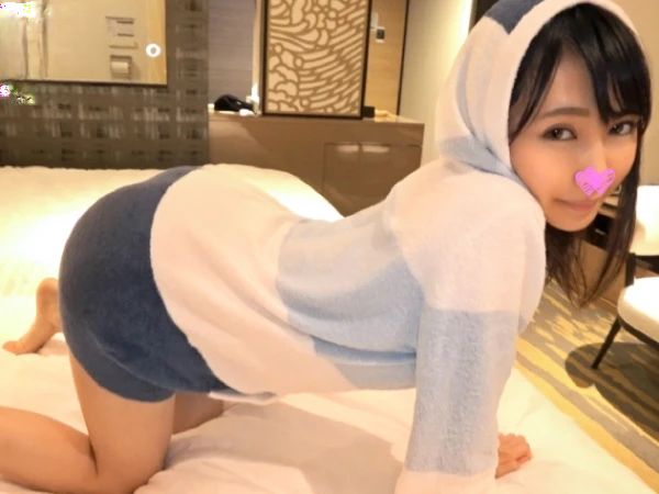 【低身長巨乳の美形娘】『もっと気持ちよくして…』スクールカーストの頂点に君臨する小柄な美少女がチンポにメロメロ！甘々セックスでデレデレな表情がたまらない！♡