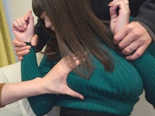 【寝取られ人妻】「ダメ…それ以上は…！」巨乳の奥さんを友達に貸し出し！夫の前で嫌々ながら感じちゃう人妻の淫らな姿…♡