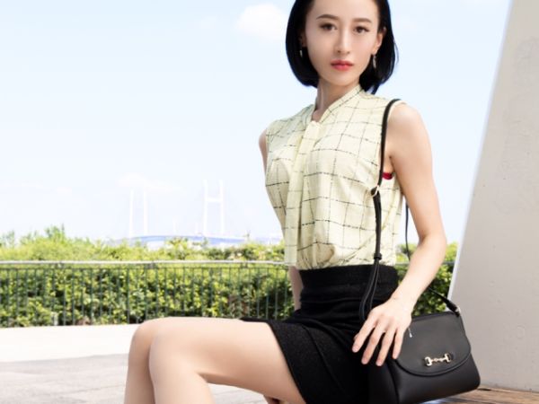 【人妻の危険な火遊び】『旦那じゃ物足りない…』欲求不満の美熟女が禁断の不倫セックスで本能むき出し！手マンでグチョグチョになったオマンコに他人棒をねじ込まれ、悶絶アクメ♡