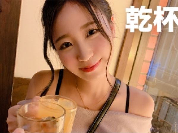 【彼氏持ち美女の危険な遊び】スレンダー美乳の欲求不満ガールがホテルで浮気SEX！スケスケ衣装で誘惑♡騎乗位で激しく腰振り、彼氏じゃ満足できないカラダを曝け出す！