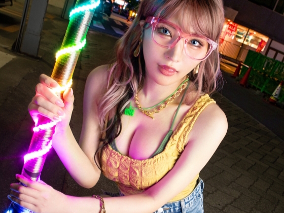 【ギャル訪問！】バチクソエロいイマドキギャルが素人宅で大暴れ！肉食系ギャルが素人チ○ポに跨り、ズボズボ生ハメで中出しセックス！ギャルのエロさが爆発！！