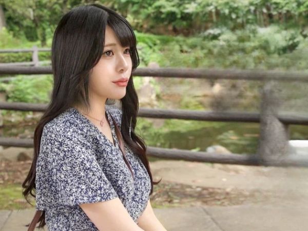 【人妻の危険な欲望】デカチンに夢中な人妻が不倫セックスで激イキ！夫以外のチ○ポに貪欲にむしゃぶりつく姿がエロすぎる…不貞の快楽に溺れる人妻の淫乱ファック！