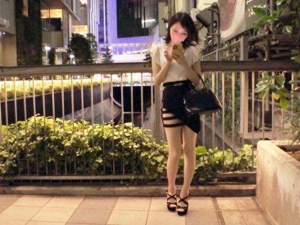 【美ボディお姉さんの淫らな本性】色白スレンダーな美容部員が、激ピストンで絶頂しまくり！クリを刺激しながら感じまくる貪欲セックス♡奥まで突かれてガチイキ連続！