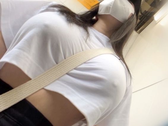 【爆乳コスプレ】Iカップ保育士の淫乱コスプレ性交！ノーブラで揺れる下乳がエロすぎる！敏感な乳首を刺激され、ビチョビチョのマ○コを激しく突かれ、保育士の淫らな本性が露わに！！♡