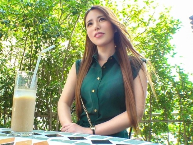 【三十路人妻の秘密】『ダメ…こんなに激しく…』綺麗すぎる弁護士秘書がエロすぎる本気セックス！夫以外の激しいピストンにマジイキしちゃう♥ 熟れたボディが揺れる姿がたまらない！