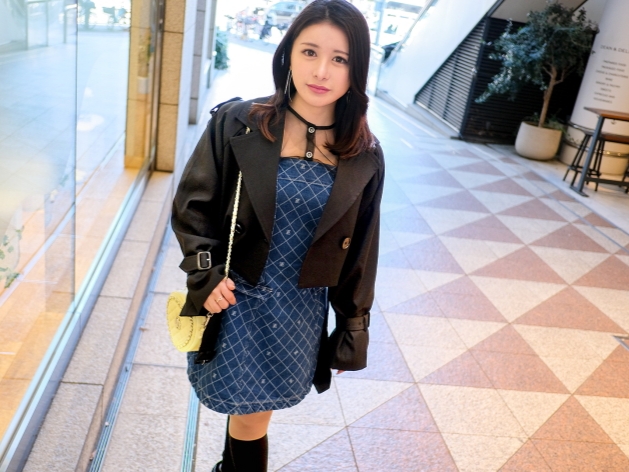 【肉感エロ妻の危険な情事】『旦那じゃ満足できないの…』肉厚ボディの人妻が、禁断の不倫セックスで乱れまくる！濃厚な腰使いで肉棒を包み込み、快楽に溺れる変態プレイ！！