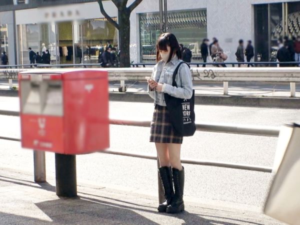 【上京娘の初体験】『こんなの初めて…！』青森から来た20歳のバスガイドが、東京で大胆に変身！美尻を振り乱し、コスプレセックスで潮吹き絶頂！田舎娘が都会で乱れまくる！♡