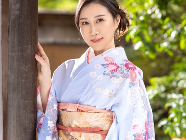 【着物美魔女のご奉仕】極上熟女が舌を絡ませベロチュー♡チンポをねっとり責めまくる！色気たっぷりで男を骨抜きにする熟練テクに悶絶必至！