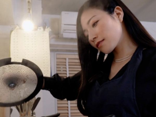 【家庭的スレンダー人妻】『旦那には内緒…』美巨乳奥さんが不倫に溺れる！立ちバックで激しく突かれ、騎乗位で腰を振る背徳の快感…♡