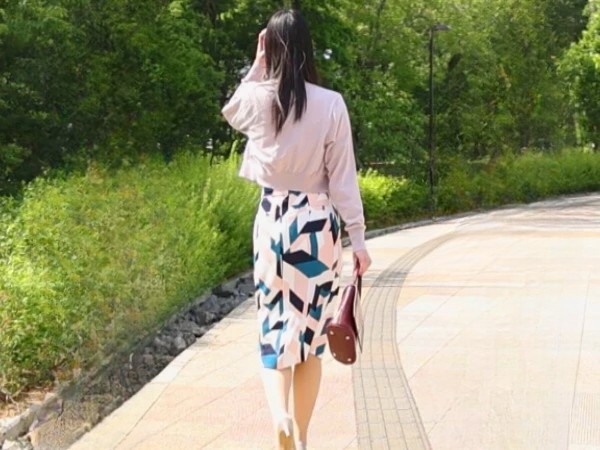 【三十路人妻の性欲爆発】年上旦那とのマンネリSEXに飽きた奥様が禁断の他人棒を求めて悶絶！激しいピストンで奥まで突かれ、絶頂迎える浮気セックス！！