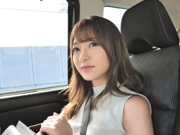 【AV女優の逆ナンパ】『お家でエッチしよっ♡』人気女優が素人男子の家に突撃訪問！恋人モード全開で甘～いキスから始まり、ラブラブセックスで素人チ○ポをトロットロに溶かして絶頂へ！