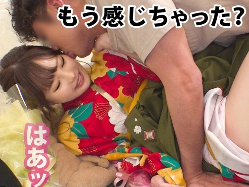 【晴れ着JDのテント内エロ】無毛アソコを高速ピストンで激しく責められ、感じまくる女子大生♡フェラから騎乗位まで、テントの中で大胆に乱れる姿は必見！！